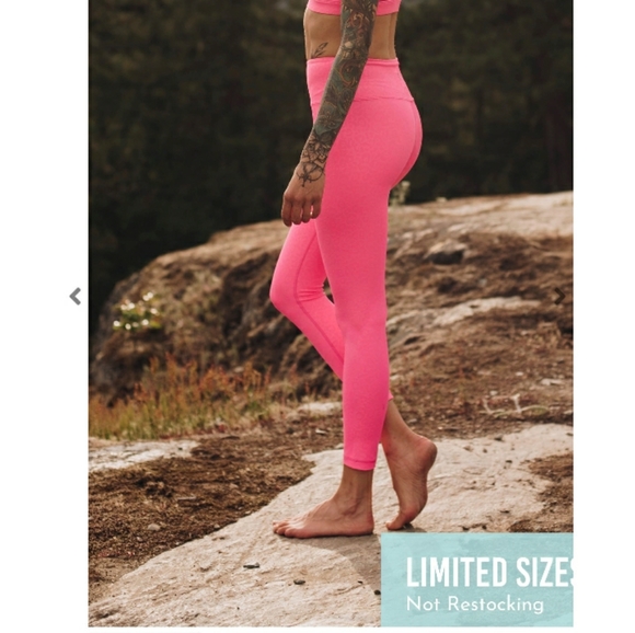 ZYIA Pants - 6-8 Hot Pink Leopard Light n Tight Hi-Rise 7/8 24"